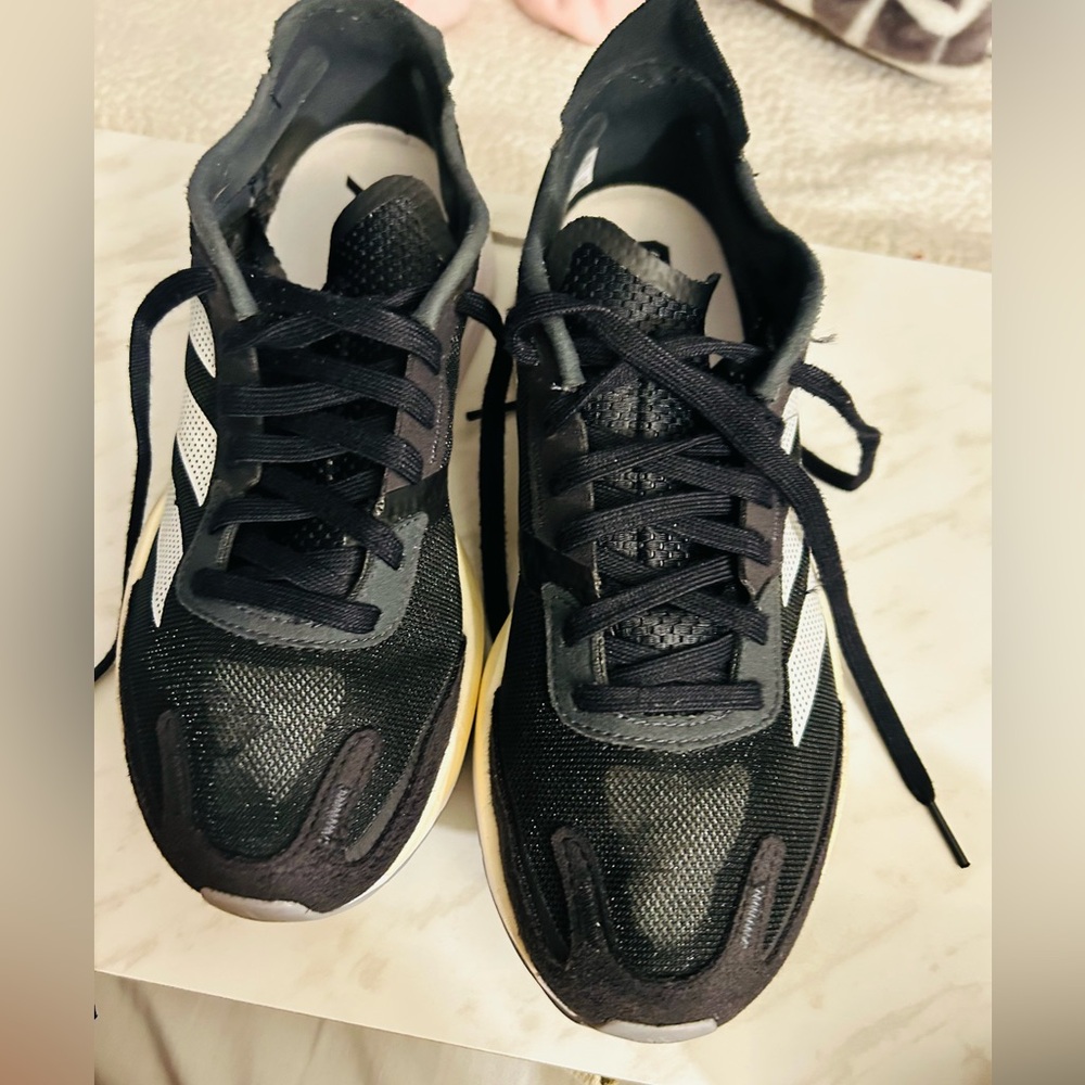 Nike Black and White Athletic Sneakers Gently worn and taken care of !